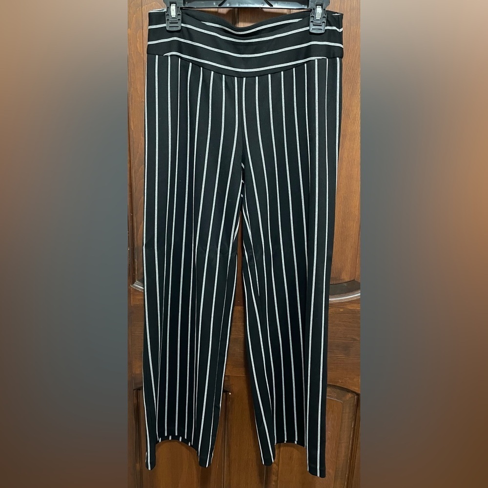 Zac&Rachel women’s black with white stripe wide leg pants size medium